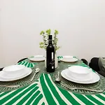 Suite 5 - Refurbished Room In A Shared House