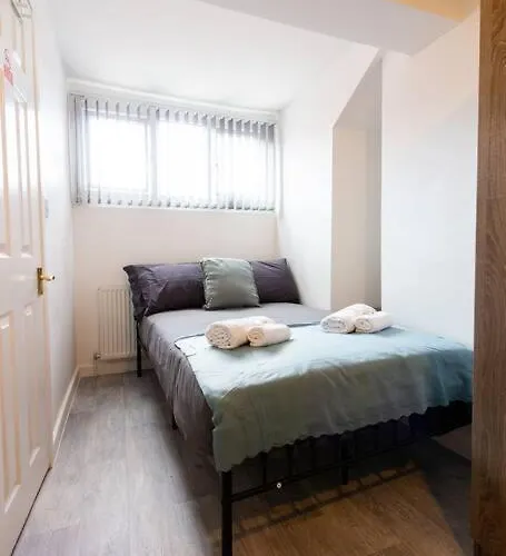 Suite 5 - Refurbished Room In A Shared House