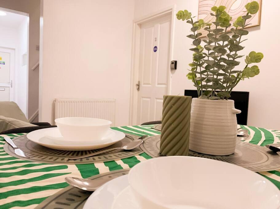 5 - Refurbished In A Shared House Apartment