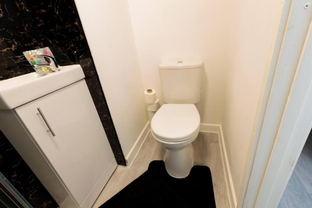 Apartment 5 - Refurbished In A Shared House