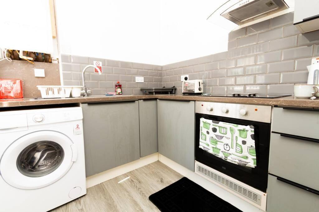 Apartment 5 - Refurbished In A Shared House