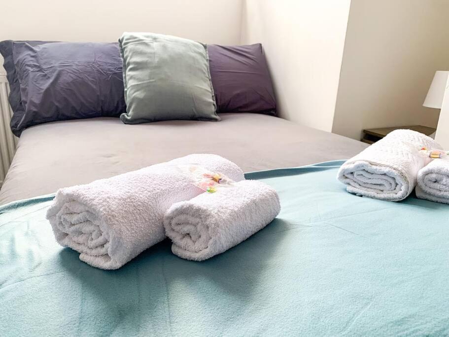 5 - Refurbished In A Shared House Apartment *