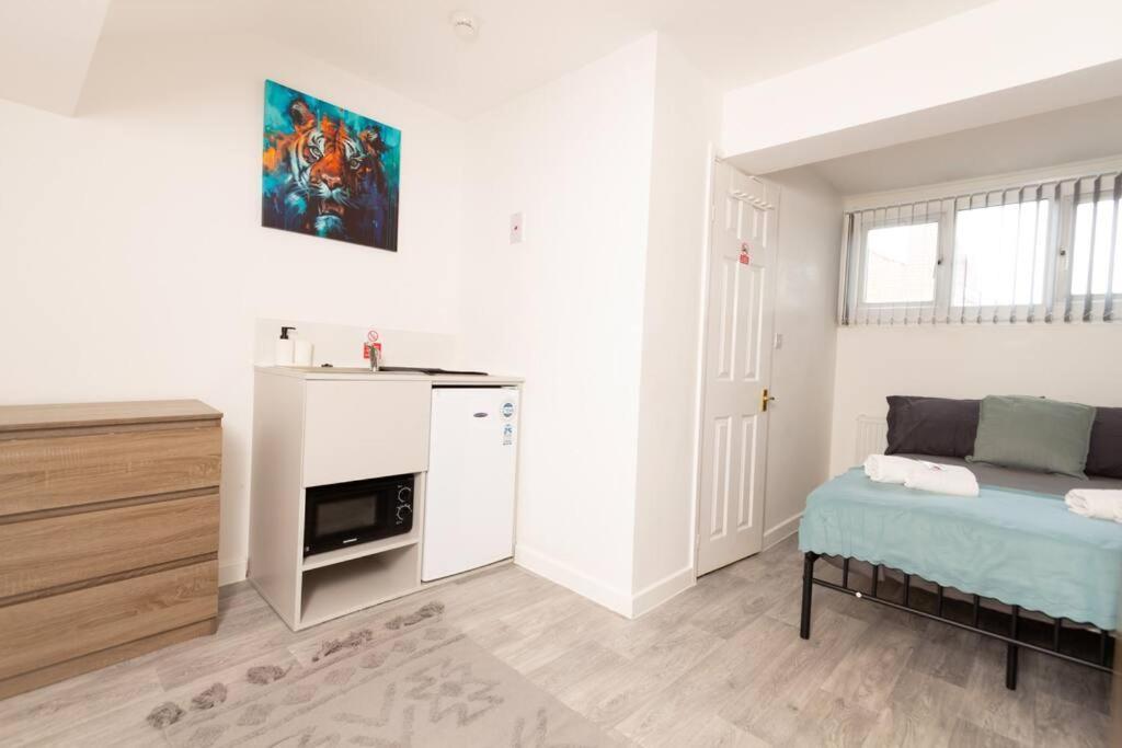 Apartment 5 - Refurbished In A Shared House Sheffield